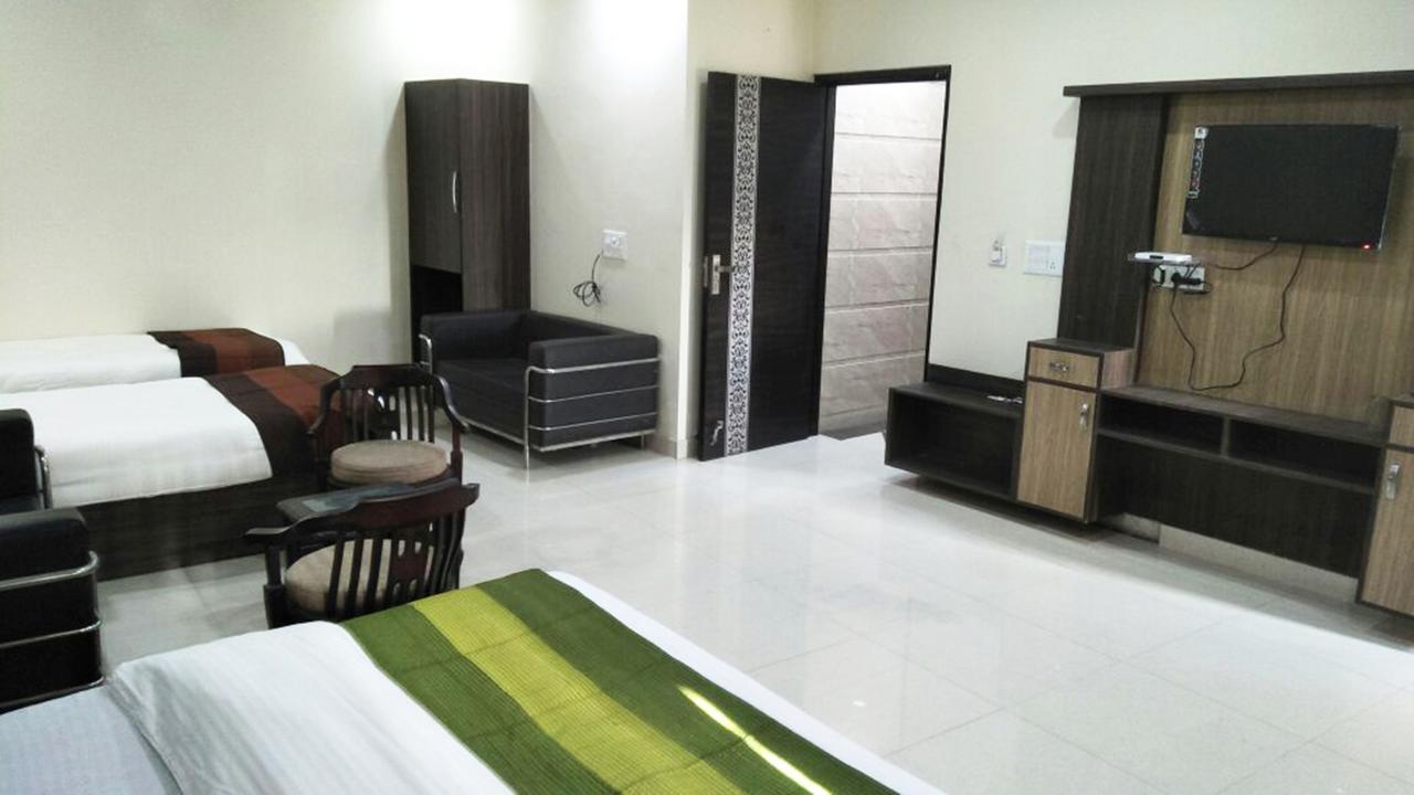 R.S Hotel & Restaurant Amritsar Exterior photo