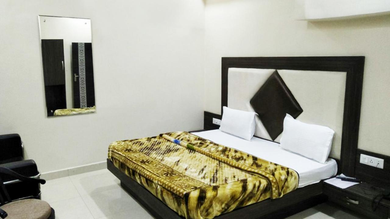 R.S Hotel & Restaurant Amritsar Exterior photo